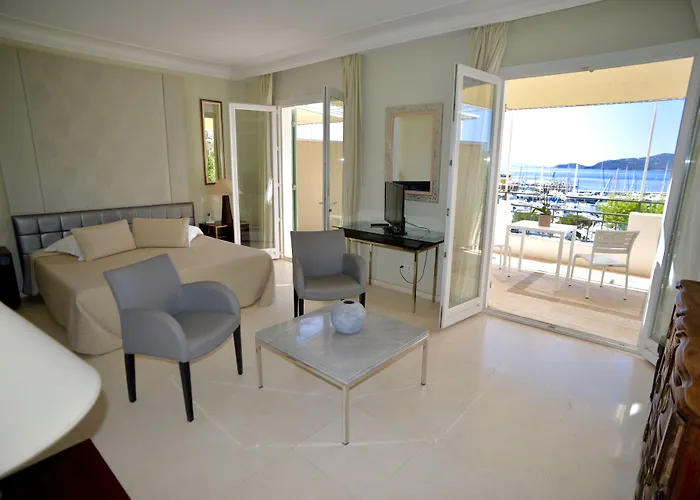 De La Calanque Szálloda 3*