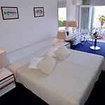 Hotel De La Calanque 3*