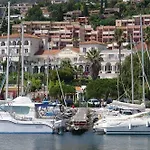 Hotel De La Calanque Le Lavandou
