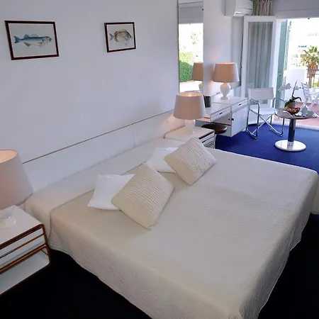 Hotel De La Calanque 3*
