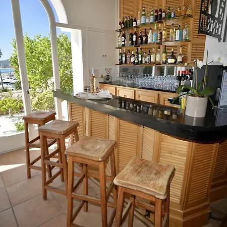 Hotel De La Calanque 3*