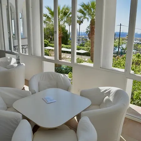 Hotel De La Calanque
