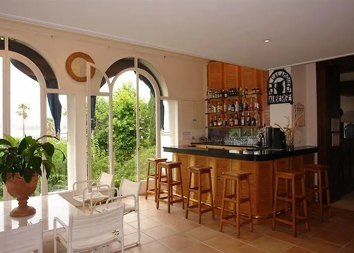 De La Calanque Отель Ле-Лаванду